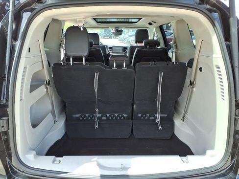 Used 2024 Chrysler Pacifica Limited FWD image 15