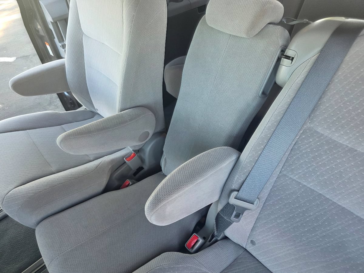 Used 2017 Toyota Sienna LE FWD image 23