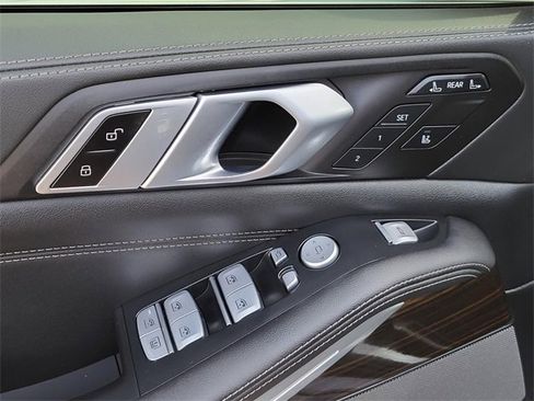 Used 2024 BMW X7 xDrive40i image 21