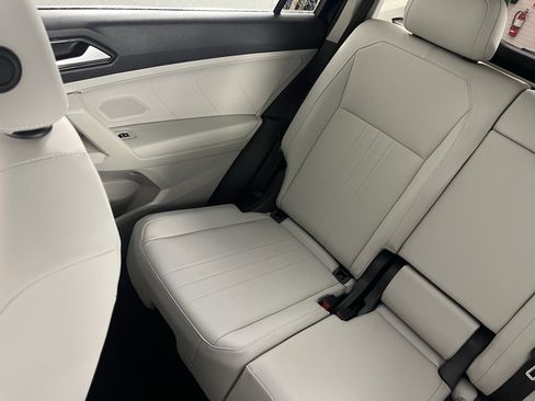 Certified 2022 Volkswagen Tiguan SE w/ Panoramic Sunroof Package image 21