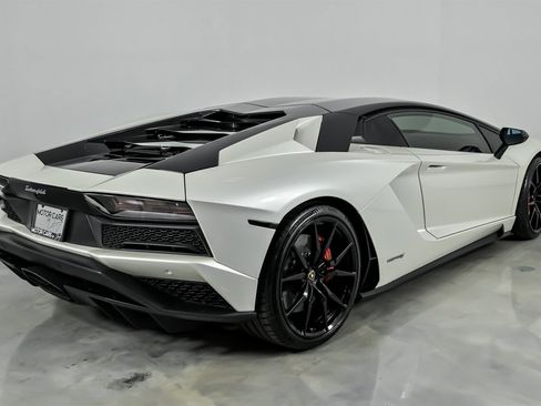 Used 2017 Lamborghini Aventador S image 12