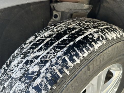 Used 2024 GMC Terrain SLE image 9