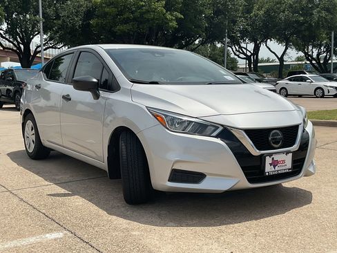 Used 2020 Nissan Versa S FWD image 4