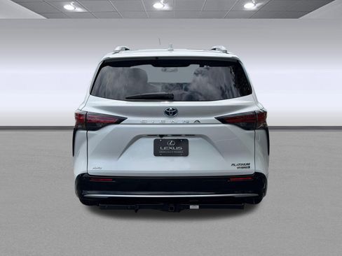 Used 2023 Toyota Sienna Platinum AWD/4WD image 10