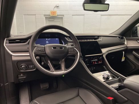 New 2025 Jeep Grand Cherokee Limited w/ Luxury Tech Group II image 9