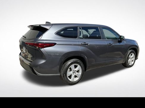 Used 2023 Toyota Highlander L FWD image 20