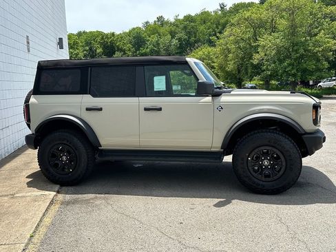 New 2026 Ford Bronco Outer Banks w/ Sasquatch Package AWD/4WD image 4