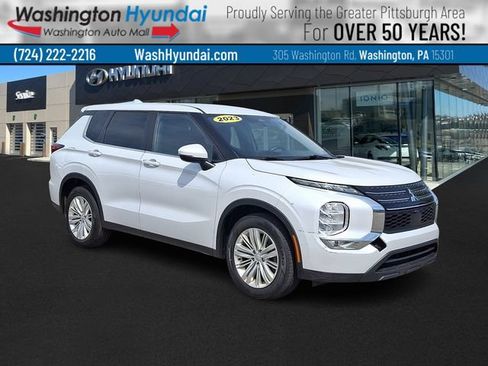 Used 2023 Mitsubishi Outlander ES FWD image 1