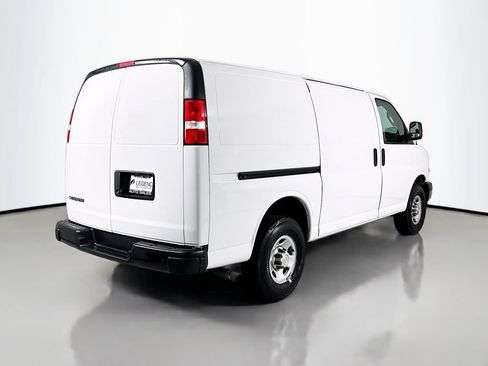 Used 2022 Chevrolet Express 2500 w/ Driver Convenience Package RWD image 4