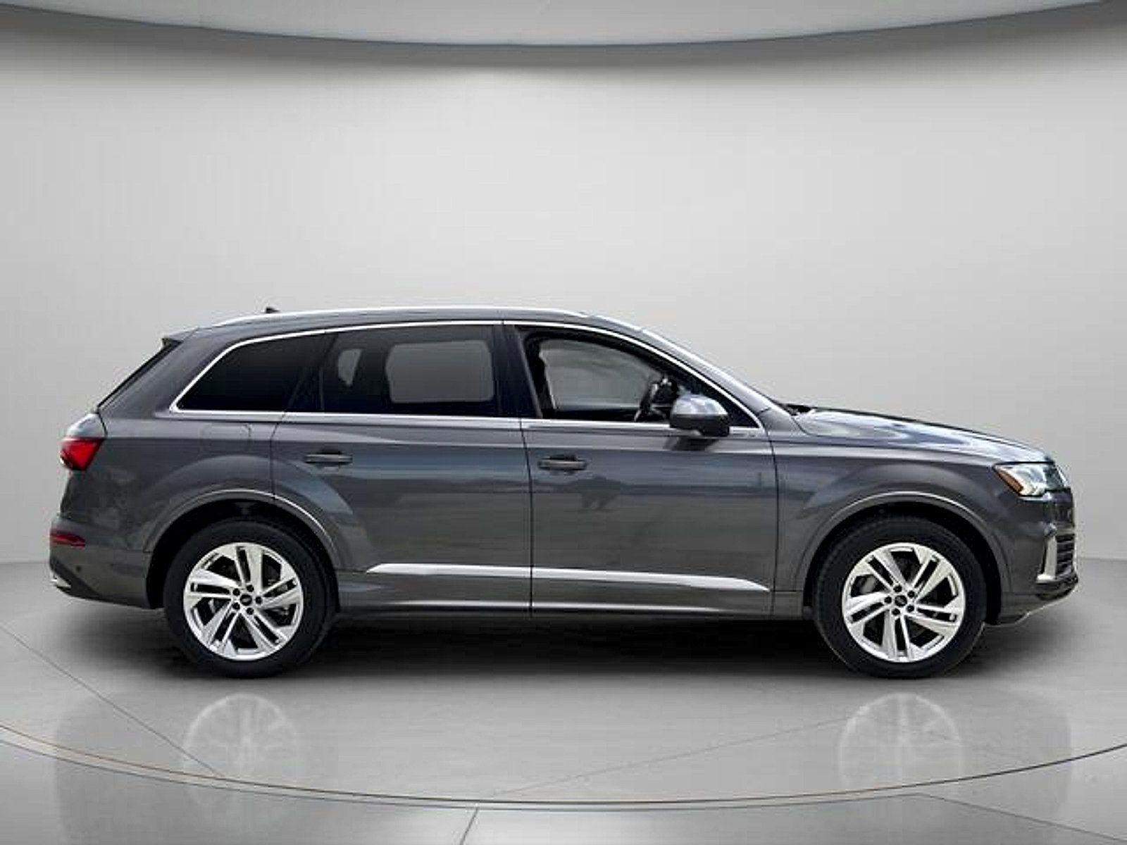 Used 2023 Audi Q7 2.0T Premium Plus w/ Premium Plus Package AWD/4WD image 5