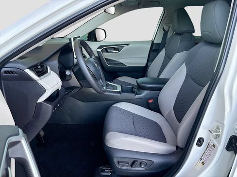 Certified 2025 Toyota RAV4 XLE w/ Convenience Package FWD image 19