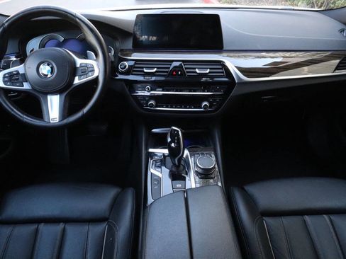 Used 2019 BMW 530e w/ Premium Package image 4