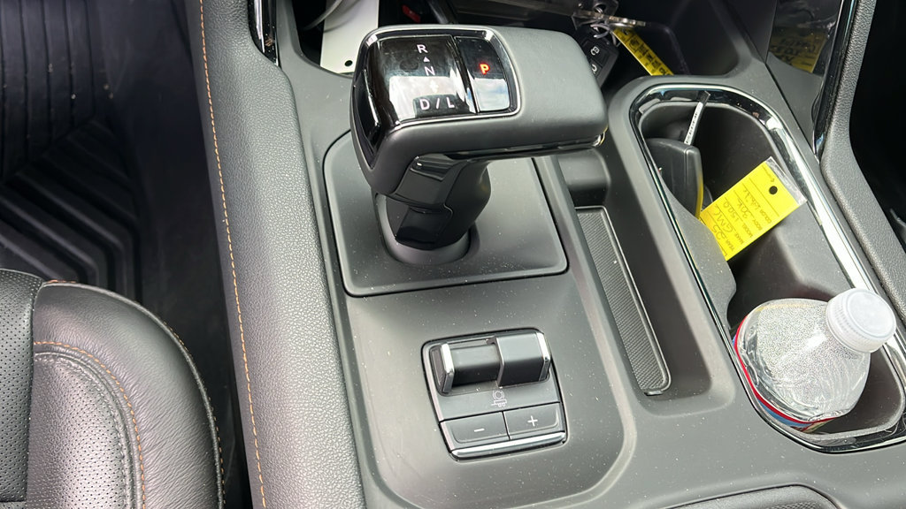 Used 2025 GMC Sierra 1500 AT4 w/ AT4 Premium Package AWD/4WD image 14