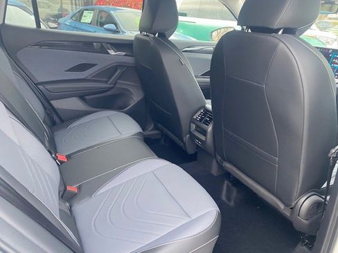 New 2026 Volkswagen Tiguan SE image 8