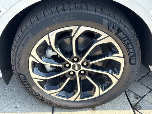 New 2026 Lincoln Nautilus Reserve AWD/4WD image 9