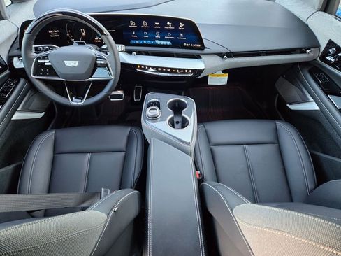 New 2026 Cadillac Optiq Luxury 1 image 28