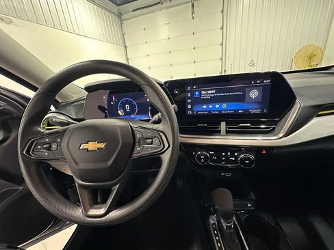 Used 2024 Chevrolet Trax LT FWD image 34