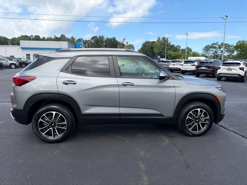 Used 2025 Chevrolet TrailBlazer LT AWD/4WD image 11