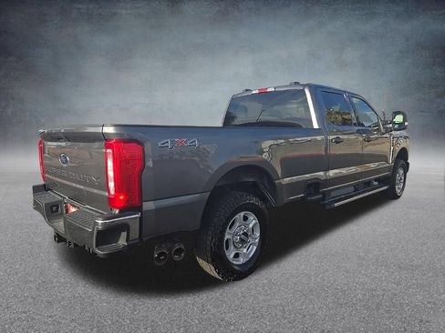 Used 2025 Ford F250 XLT AWD/4WD image 3