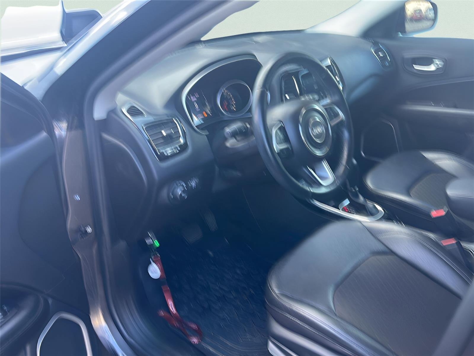 Used 2020 Jeep Compass Latitude FWD image 4