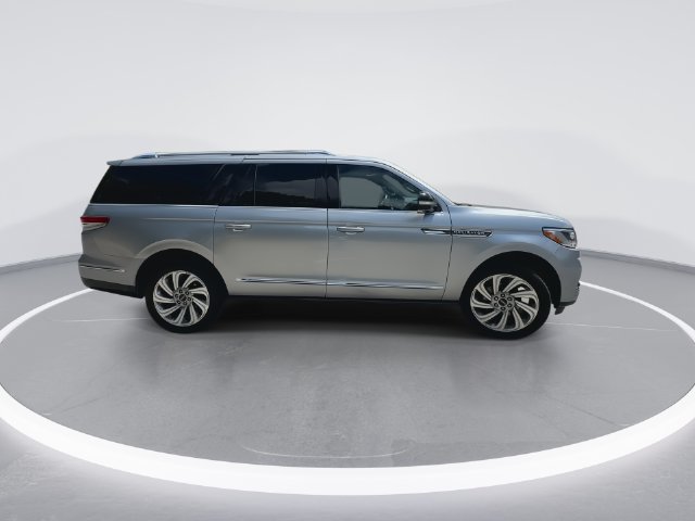 Used 2024 Lincoln Navigator L Reserve AWD/4WD image 9