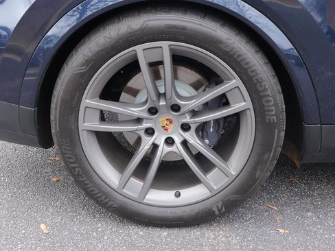 Used 2024 Porsche Cayenne Coupe image 32