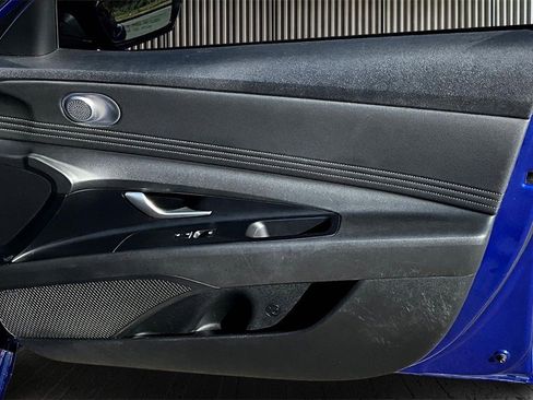 Used 2022 Hyundai Elantra Limited image 24