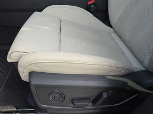 Used 2025 Audi Q5 Prestige AWD/4WD image 28