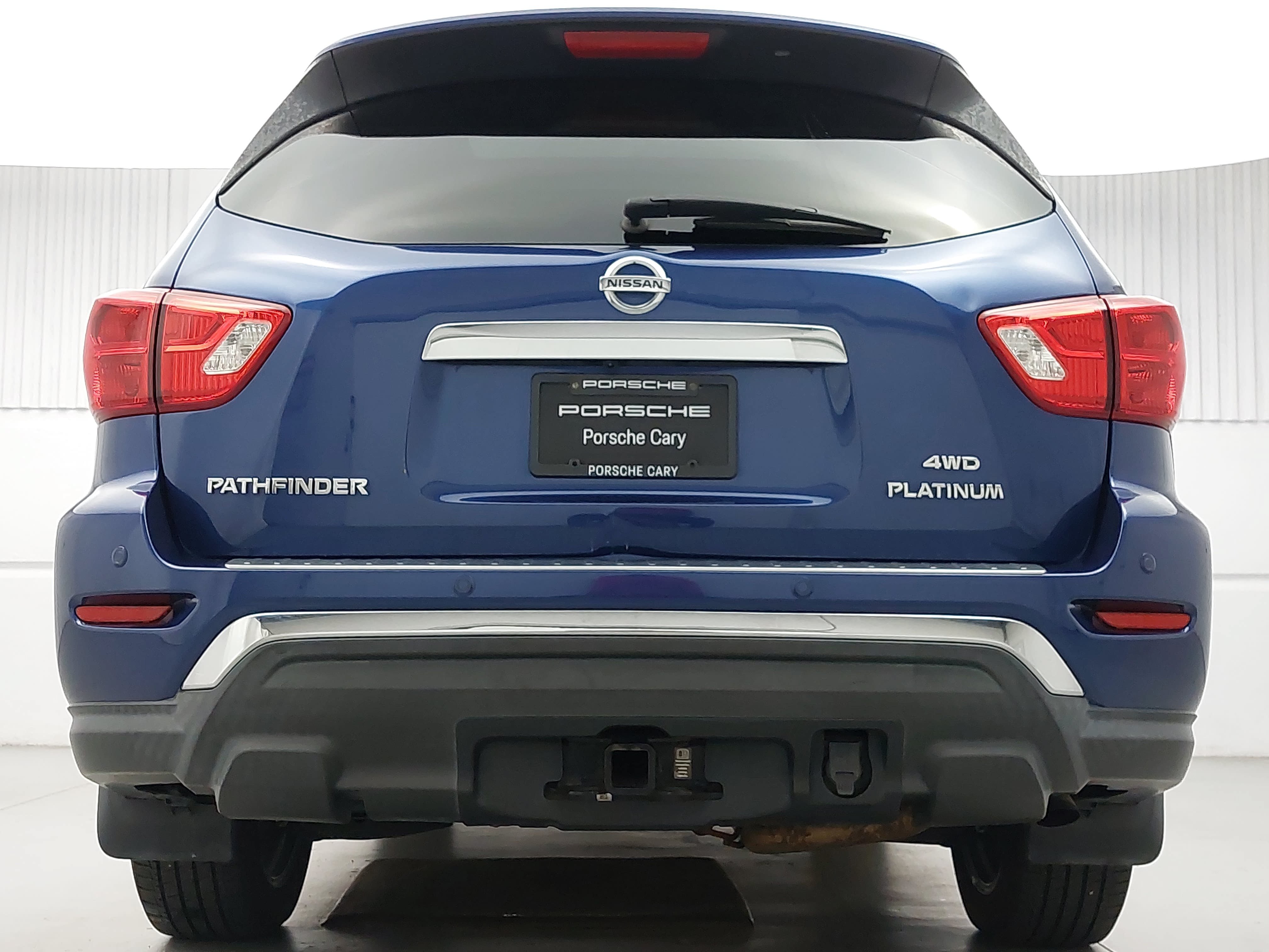Used 2020 Nissan Pathfinder Platinum AWD/4WD image 6