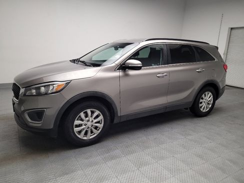 Used 2017 Kia Sorento LX w/ LX V6 Convenience Package FWD image 2
