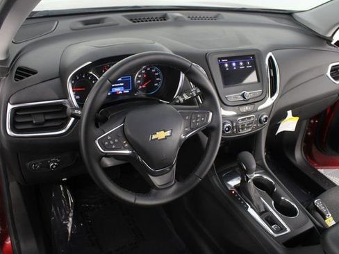 Used 2024 Chevrolet Equinox LT image 8