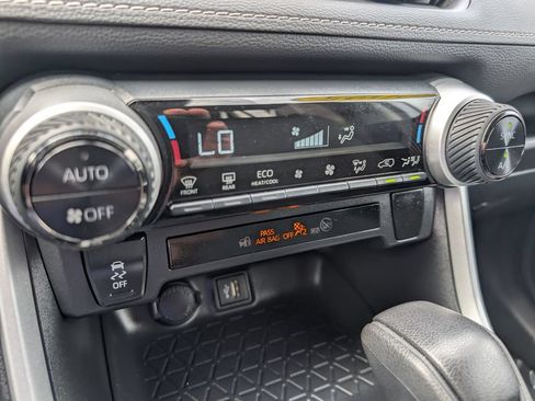 Used 2025 Toyota RAV4 XLE AWD/4WD image 22