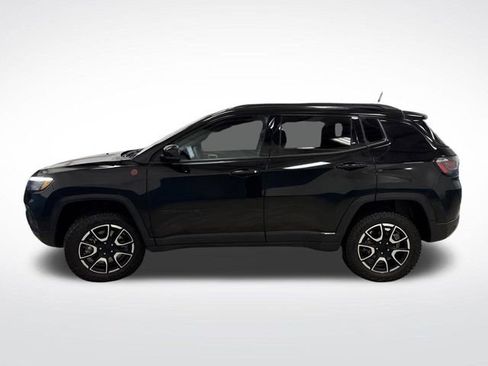 Used 2024 Jeep Compass Trailhawk w/ Trailhawk Elite Group image 13