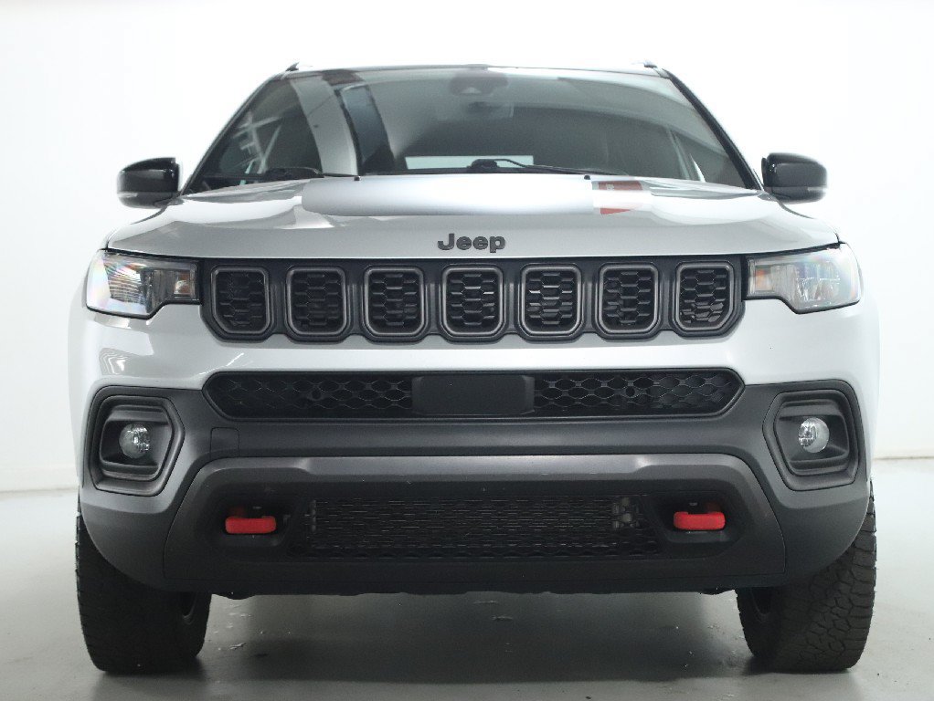 Used 2025 Jeep Compass Trailhawk AWD/4WD image 5