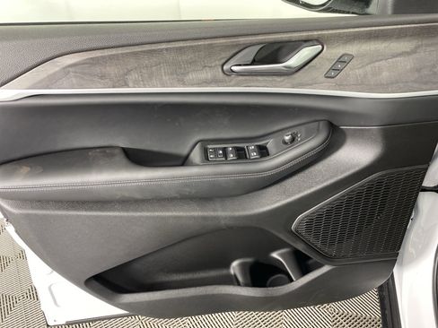 New 2025 Jeep Grand Cherokee L Limited w/ Black Appearance Package image 13