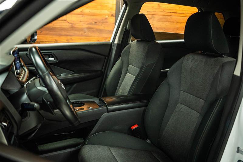 Used 2025 Nissan Rogue SV FWD image 10