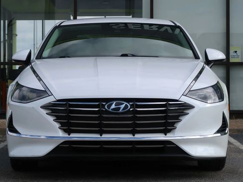 Used 2022 Hyundai Sonata SE image 2