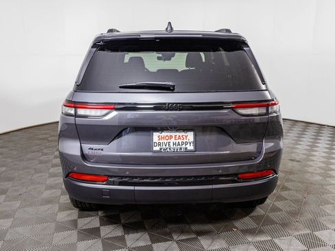 New 2025 Jeep Grand Cherokee Altitude image 9