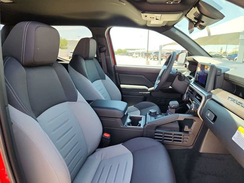 Used 2025 Toyota Tacoma TRD Off-Road image 18