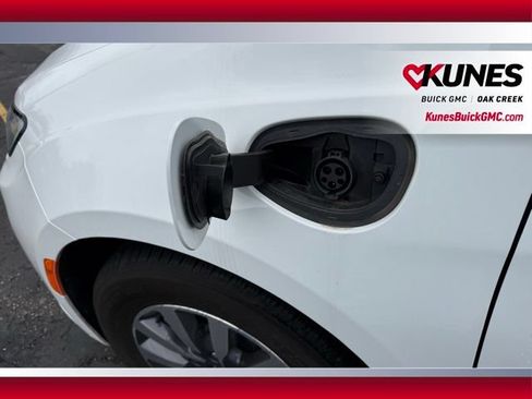 Used 2024 Chrysler Pacifica Limited FWD image 15