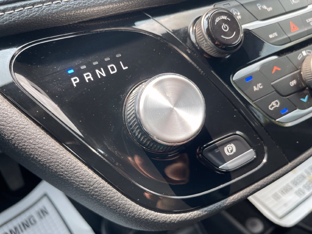Used 2024 Chrysler Pacifica Touring FWD image 34