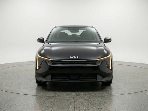 Used 2025 Kia K4 FWD image 2