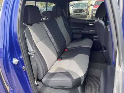 Used 2022 Toyota Tacoma TRD Off-Road w/ Technology Package AWD/4WD image 18