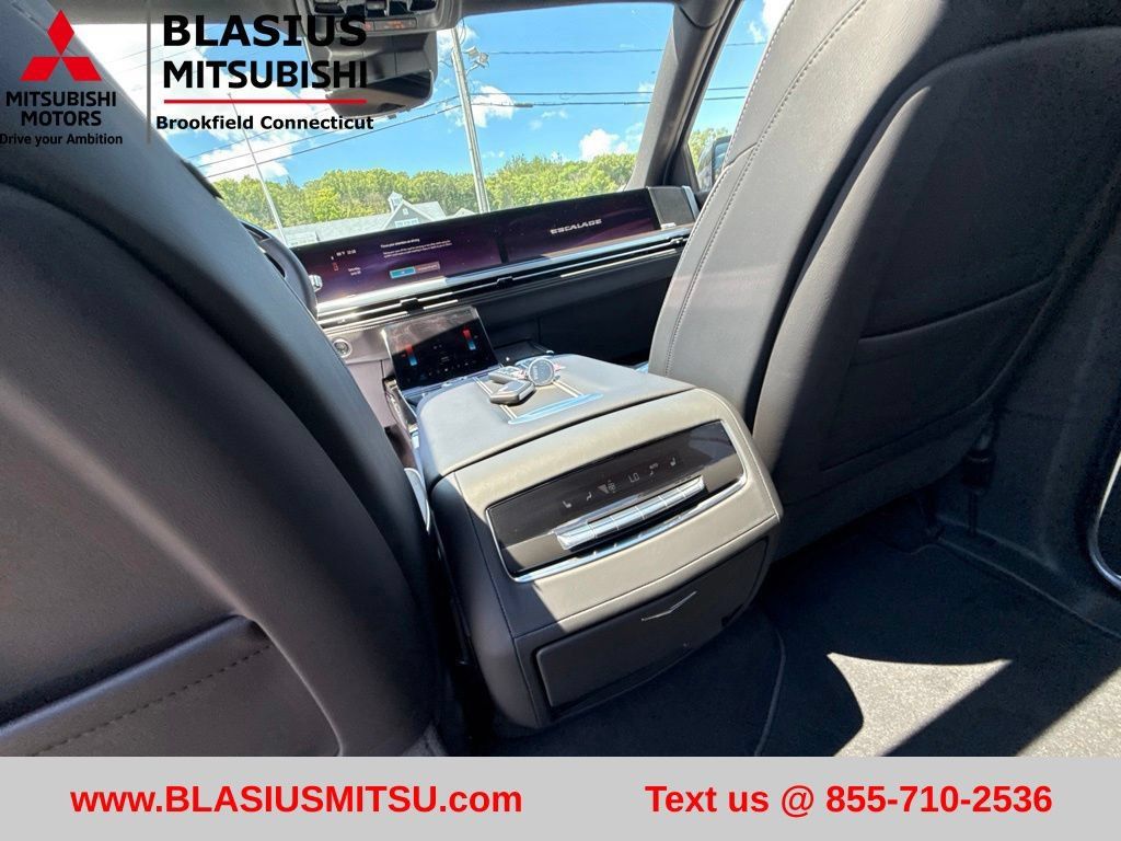 Used 2026 Cadillac Escalade Luxury AWD/4WD image 58
