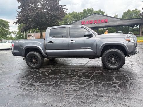 Used 2021 Toyota Tacoma TRD Sport AWD/4WD image 4