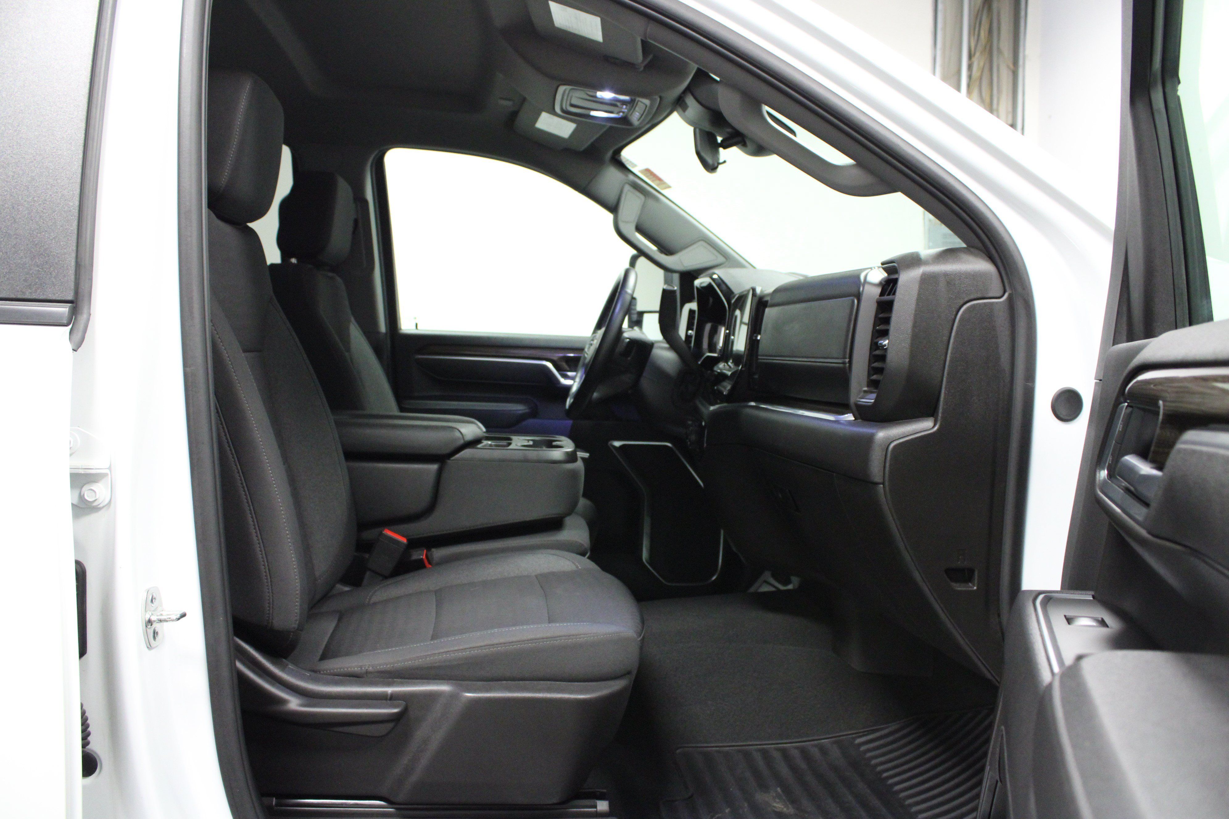 Used 2025 Chevrolet Silverado 2500 LT w/ Convenience Package AWD/4WD image 16
