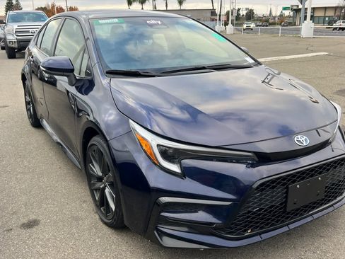 Used 2023 Toyota Corolla SE image 3
