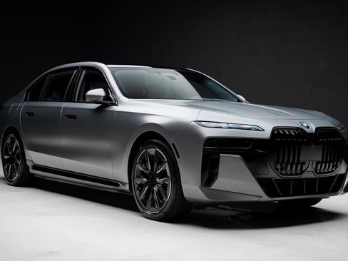 Used 2023 BMW i7 xDrive60 AWD/4WD image 88
