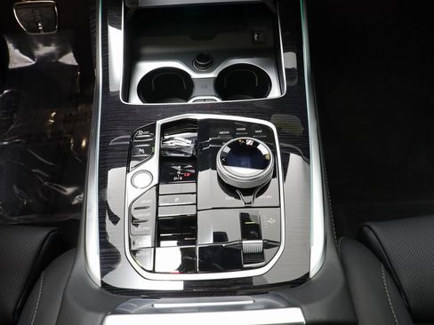 New 2026 BMW X7 M60i image 13