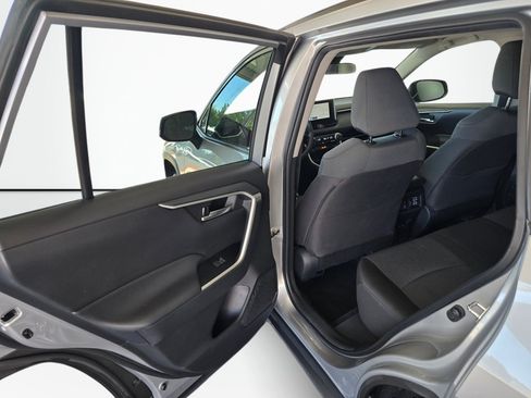 Used 2025 Toyota RAV4 XLE AWD/4WD image 35